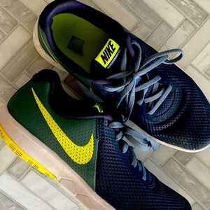 Nike kids tennis shoes size 7Y